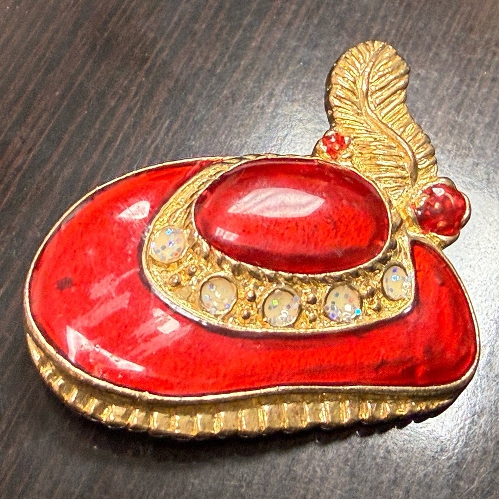 VINTAGE RHINESTONE RED HAT SOCIETY GOLD METAL FEATHER JEWELRY BROOCH PIN Estate